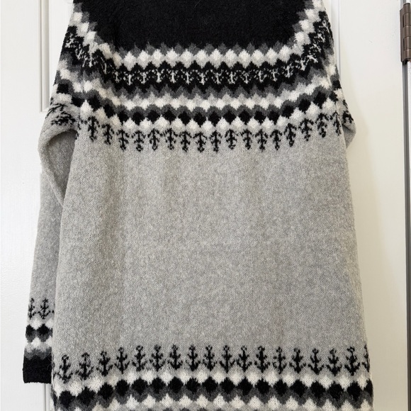 NWT WOOL ALPACA THE LIMITED GEOMETRIC Cozy Gray and Black Patterned Sweater - Picture 5 of 6